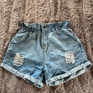 Mom shorts with ruffled top and sinched elastic waist size 6